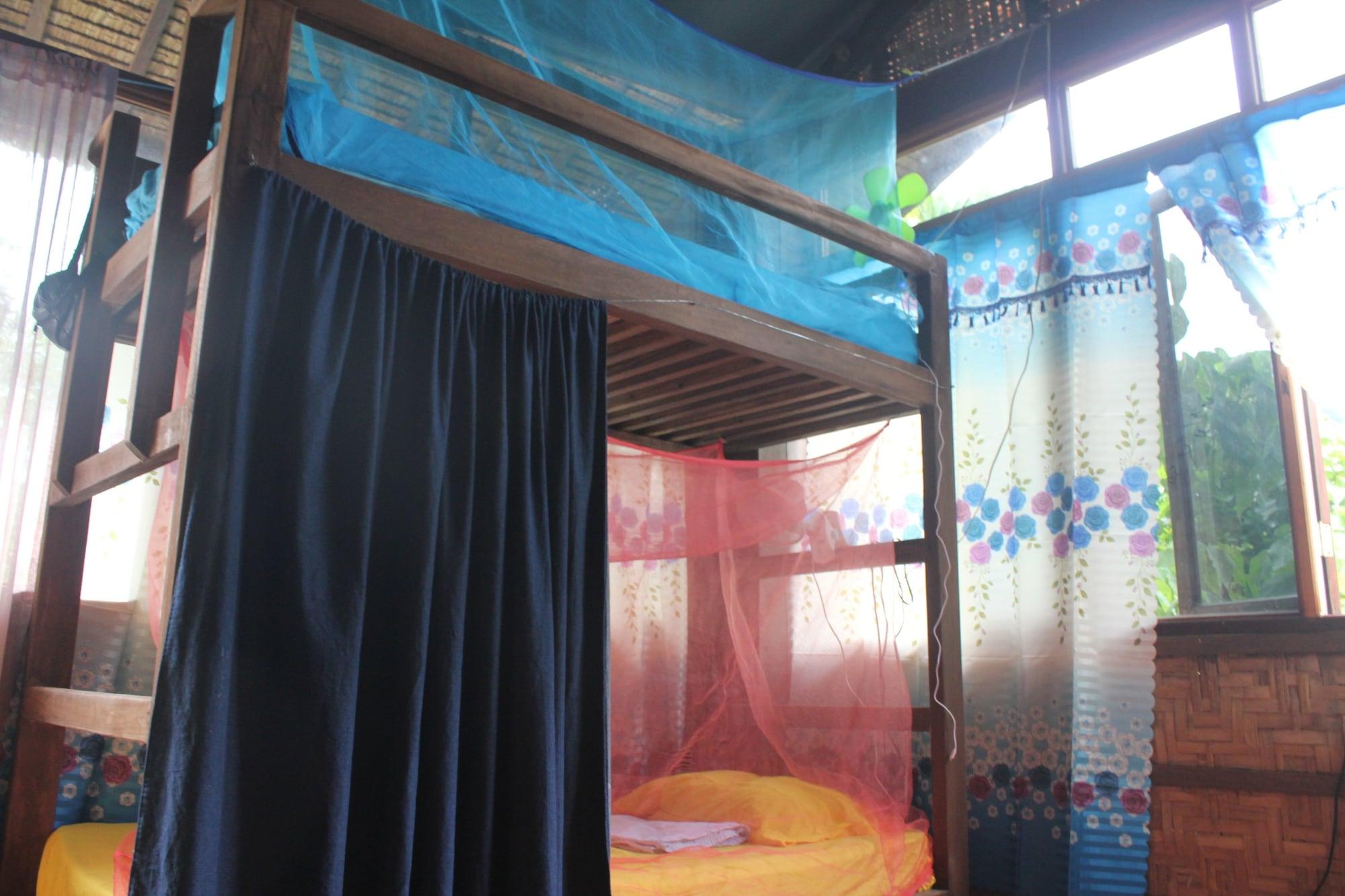 Footprints Homestay (Adults Only) 제너럴 루나 외부 사진