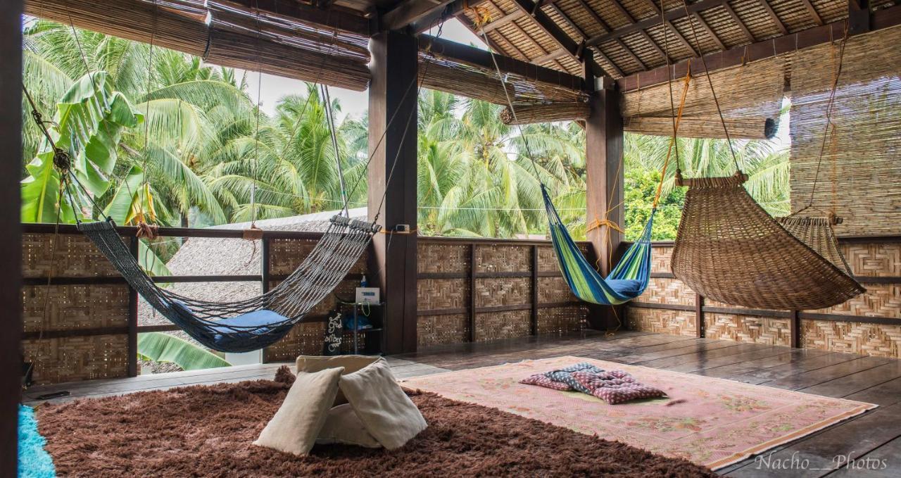 Footprints Homestay (Adults Only) 제너럴 루나 외부 사진