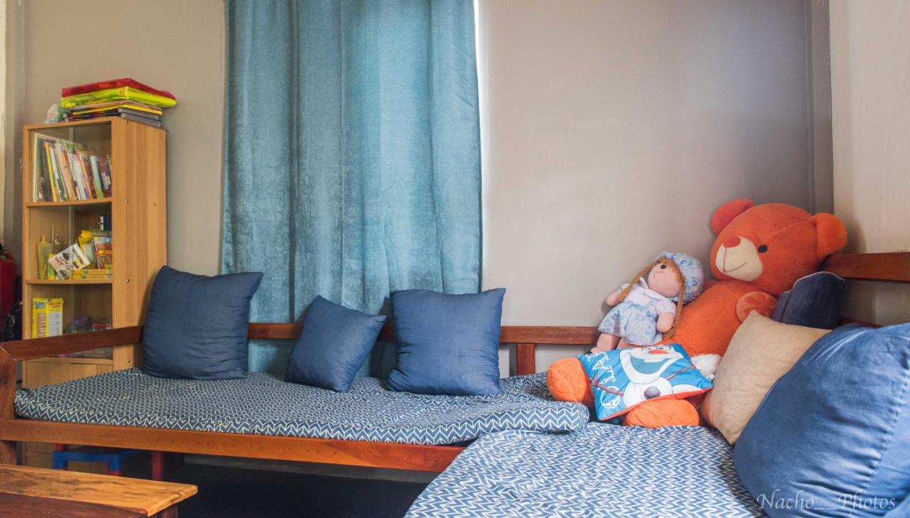 Footprints Homestay (Adults Only) 제너럴 루나 외부 사진