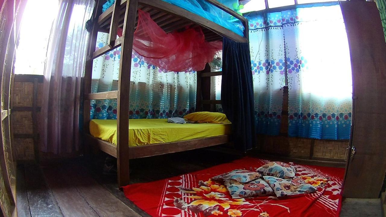 Footprints Homestay (Adults Only) 제너럴 루나 외부 사진