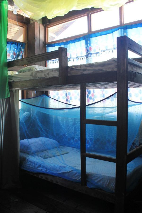 Footprints Homestay (Adults Only) 제너럴 루나 외부 사진