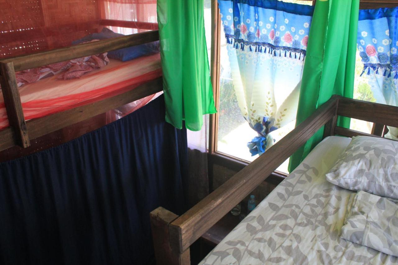 Footprints Homestay (Adults Only) 제너럴 루나 외부 사진