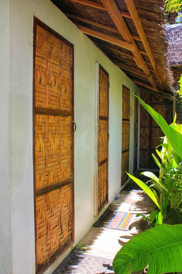 Footprints Homestay (Adults Only) 제너럴 루나 외부 사진
