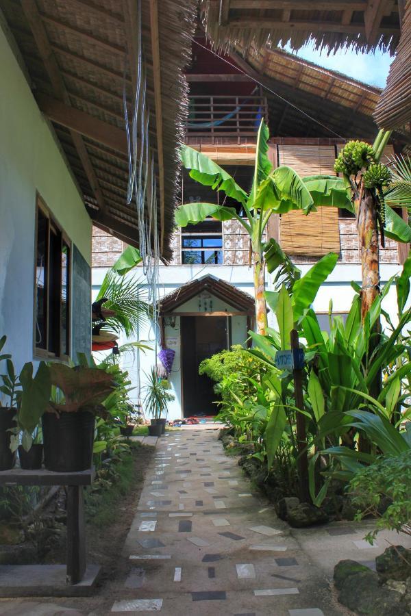 Footprints Homestay (Adults Only) 제너럴 루나 외부 사진
