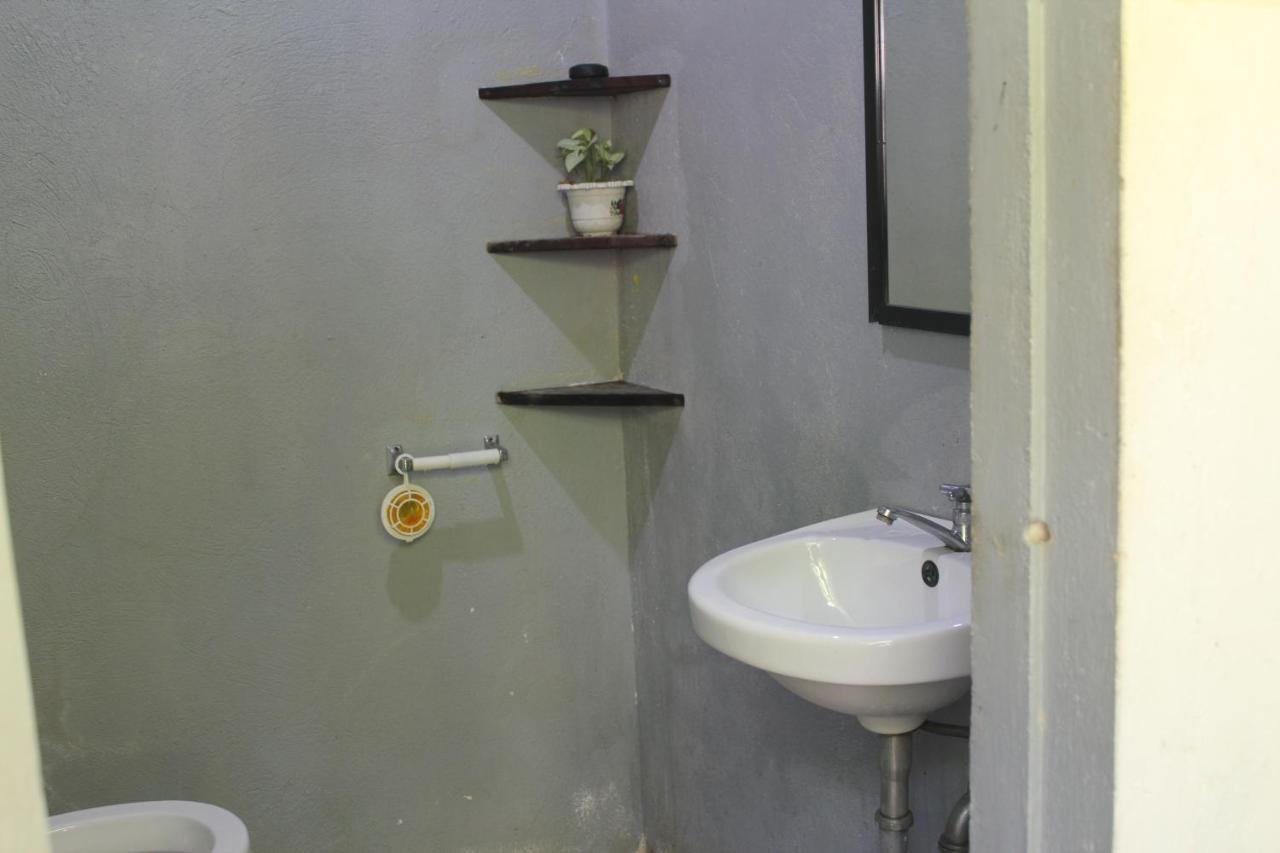 Footprints Homestay (Adults Only) 제너럴 루나 외부 사진