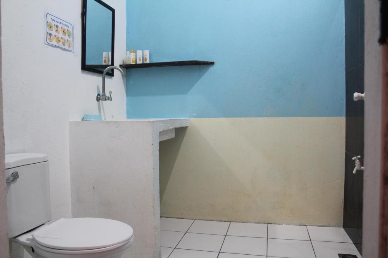 Footprints Homestay (Adults Only) 제너럴 루나 외부 사진