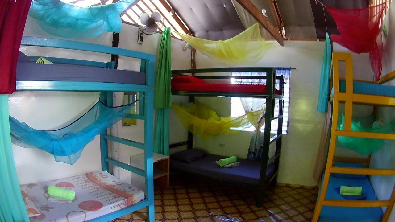 Footprints Homestay (Adults Only) 제너럴 루나 외부 사진