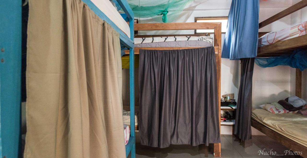 Footprints Homestay (Adults Only) 제너럴 루나 외부 사진
