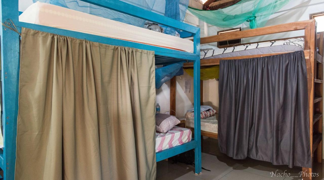 Footprints Homestay (Adults Only) 제너럴 루나 외부 사진